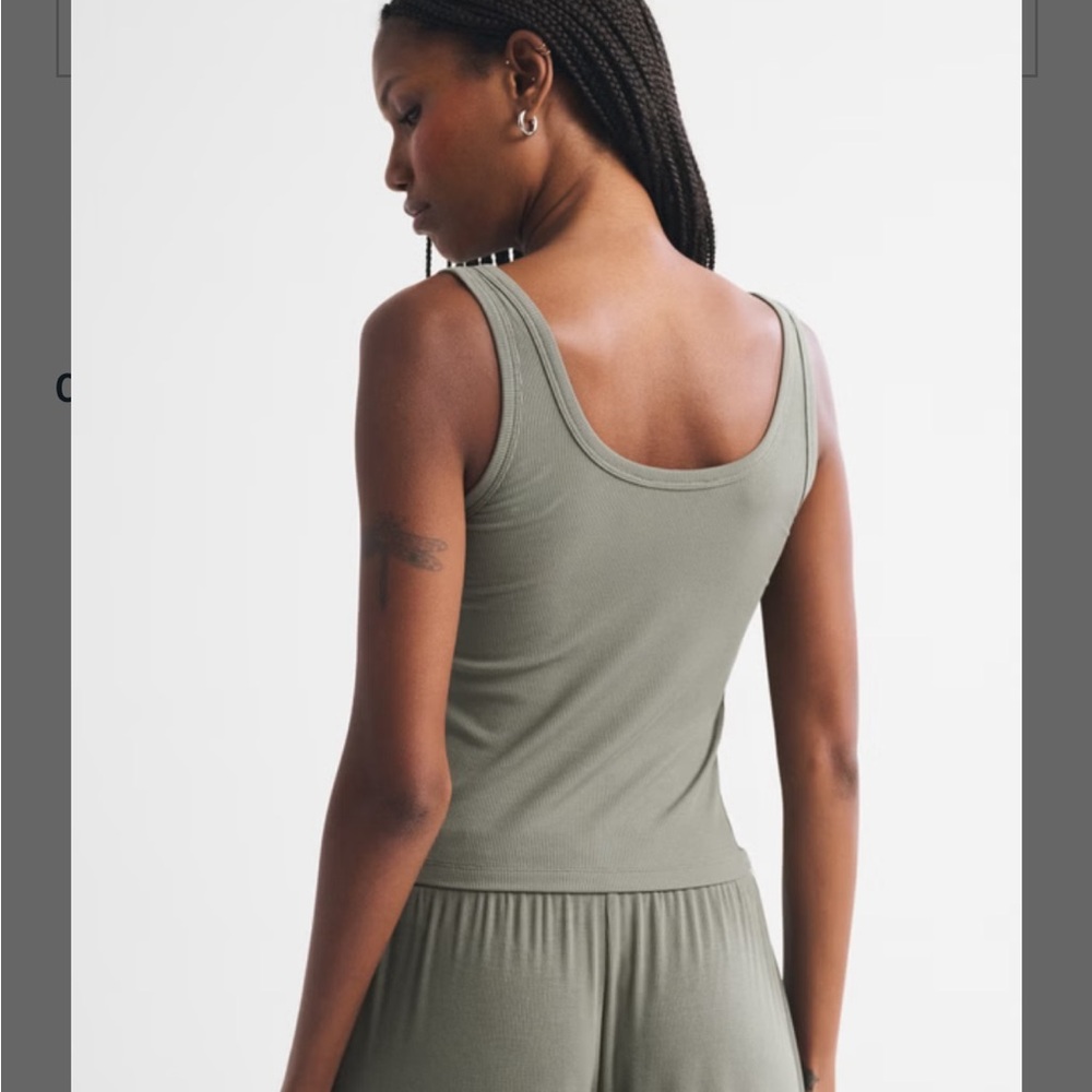 Abercrombie & Fitch Ribbed Sage Green Sleeveless Henley Tank Top - Picture 5 of 12